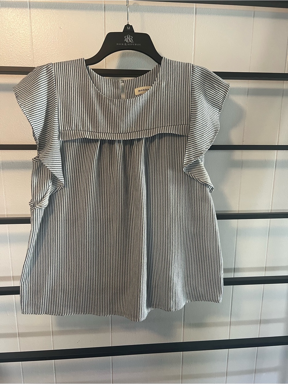 NWOT Womens Size Large, Fltter SLeeve, MONTEAU, Blouse, A16
